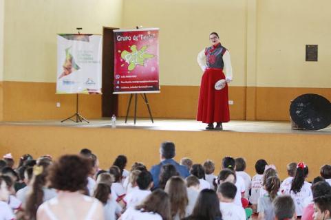 APRESENTAO NA NORMA BELOTTO ENCERRA 1 TEMPORADA DO TEATRO NAS ESCOLAS