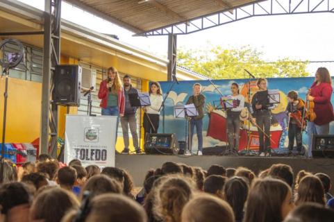 Concerto didtico de violino d incio ao projeto Msica nas Escolas