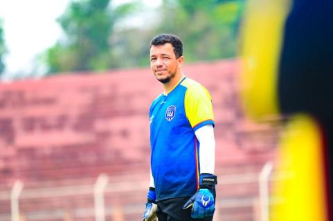 Carlinhos o preparador de goleiros do Oeste Brasil