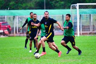 Defensor, ex-Boavista e Omonia-Chipre  reforo do Oeste Brasil