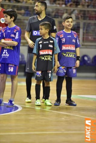 Falco, o Rei do Futsal, promoveu jogo festivo no Alcides Pan