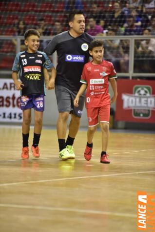 Falco, o Rei do Futsal, promoveu jogo festivo no Alcides Pan