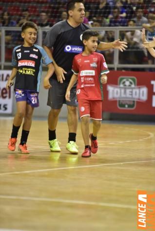 Falco, o Rei do Futsal, promoveu jogo festivo no Alcides Pan