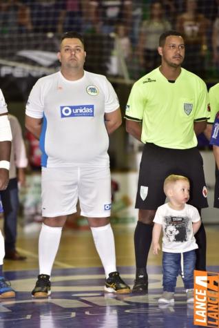 Falco, o Rei do Futsal, promoveu jogo festivo no Alcides Pan