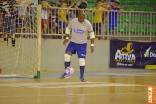 Falco, o Rei do Futsal, promoveu jogo festivo no Alcides Pan