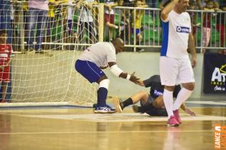 Falco, o Rei do Futsal, promoveu jogo festivo no Alcides Pan