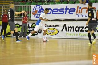 Falco, o Rei do Futsal, promoveu jogo festivo no Alcides Pan