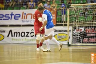 Falco, o Rei do Futsal, promoveu jogo festivo no Alcides Pan