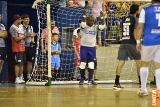 Falco, o Rei do Futsal, promoveu jogo festivo no Alcides Pan