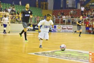 Falco, o Rei do Futsal, promoveu jogo festivo no Alcides Pan