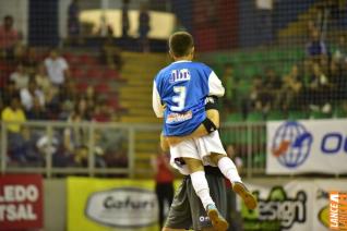 Falco, o Rei do Futsal, promoveu jogo festivo no Alcides Pan