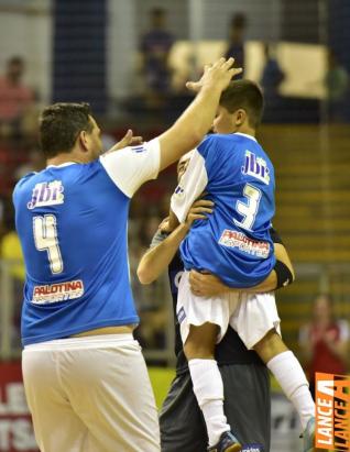 Falco, o Rei do Futsal, promoveu jogo festivo no Alcides Pan