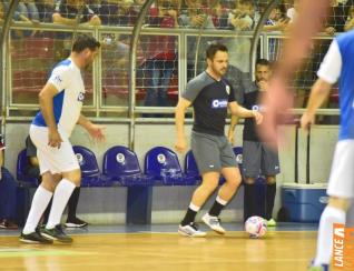 Falco, o Rei do Futsal, promoveu jogo festivo no Alcides Pan