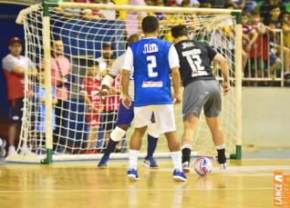 Falco, o Rei do Futsal, promoveu jogo festivo no Alcides Pan