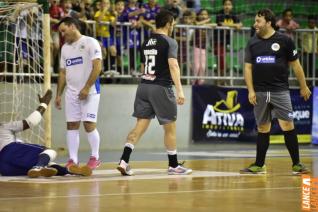 Falco, o Rei do Futsal, promoveu jogo festivo no Alcides Pan