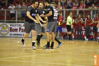 Falco, o Rei do Futsal, promoveu jogo festivo no Alcides Pan