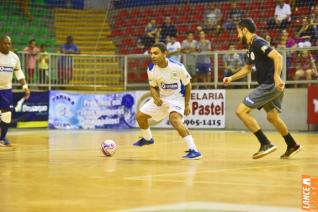 Falco, o Rei do Futsal, promoveu jogo festivo no Alcides Pan