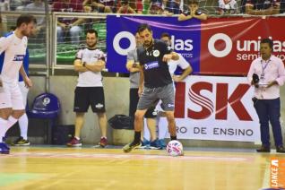 Falco, o Rei do Futsal, promoveu jogo festivo no Alcides Pan