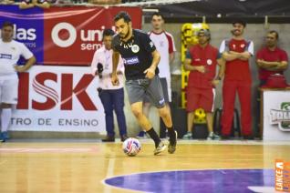 Falco, o Rei do Futsal, promoveu jogo festivo no Alcides Pan