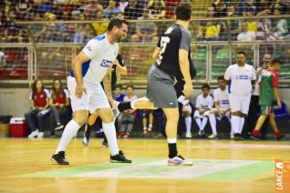 Falco, o Rei do Futsal, promoveu jogo festivo no Alcides Pan