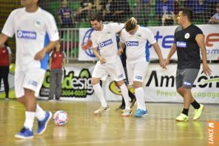 Falco, o Rei do Futsal, promoveu jogo festivo no Alcides Pan