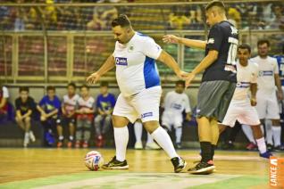 Falco, o Rei do Futsal, promoveu jogo festivo no Alcides Pan