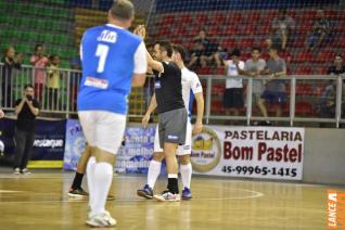 Falco, o Rei do Futsal, promoveu jogo festivo no Alcides Pan