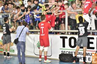 Falco, o Rei do Futsal, promoveu jogo festivo no Alcides Pan