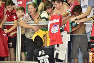 Falco, o Rei do Futsal, promoveu jogo festivo no Alcides Pan