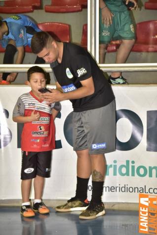 Falco, o Rei do Futsal, promoveu jogo festivo no Alcides Pan