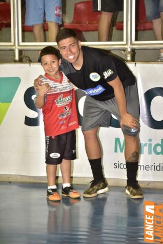 Falco, o Rei do Futsal, promoveu jogo festivo no Alcides Pan