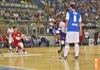 Falco, o Rei do Futsal, promoveu jogo festivo no Alcides Pan