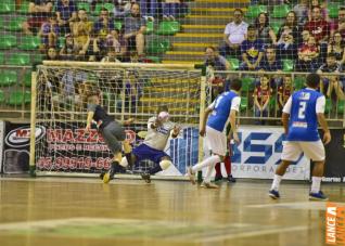 Falco, o Rei do Futsal, promoveu jogo festivo no Alcides Pan