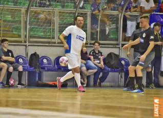 Falco, o Rei do Futsal, promoveu jogo festivo no Alcides Pan