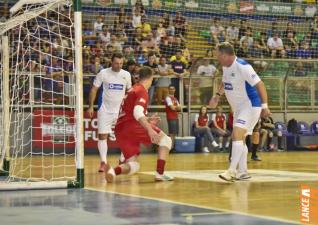 Falco, o Rei do Futsal, promoveu jogo festivo no Alcides Pan