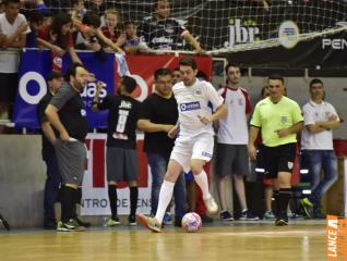 Falco, o Rei do Futsal, promoveu jogo festivo no Alcides Pan