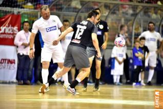 Falco, o Rei do Futsal, promoveu jogo festivo no Alcides Pan