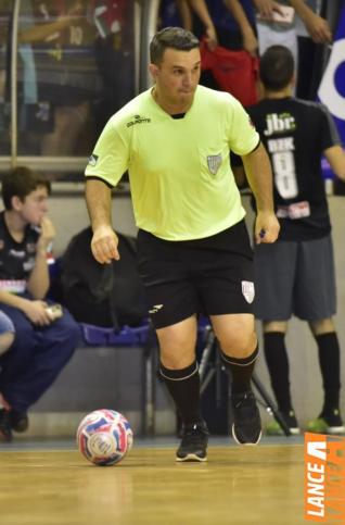 Falco, o Rei do Futsal, promoveu jogo festivo no Alcides Pan