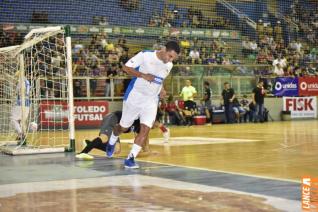 Falco, o Rei do Futsal, promoveu jogo festivo no Alcides Pan