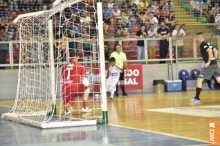 Falco, o Rei do Futsal, promoveu jogo festivo no Alcides Pan