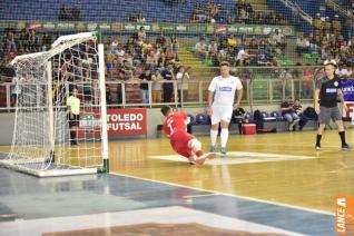 Falco, o Rei do Futsal, promoveu jogo festivo no Alcides Pan