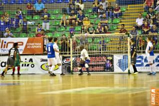 Falco, o Rei do Futsal, promoveu jogo festivo no Alcides Pan