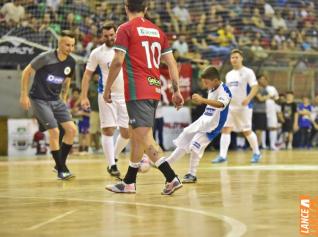 Falco, o Rei do Futsal, promoveu jogo festivo no Alcides Pan