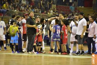 Falco, o Rei do Futsal, promoveu jogo festivo no Alcides Pan