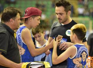 Falco, o Rei do Futsal, promoveu jogo festivo no Alcides Pan