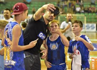 Falco, o Rei do Futsal, promoveu jogo festivo no Alcides Pan