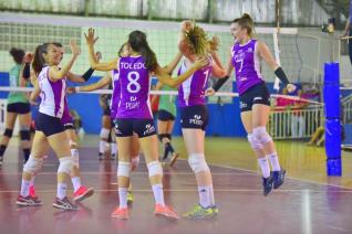 Com casa lotada, Toledo  superado no feminino e vence no masculino